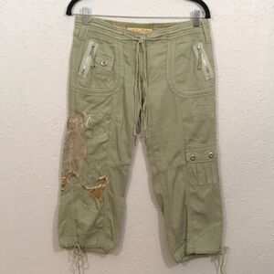 Miss Me Embroidered Horse/Stallions Olive Green Tons of Pockets Capris size M